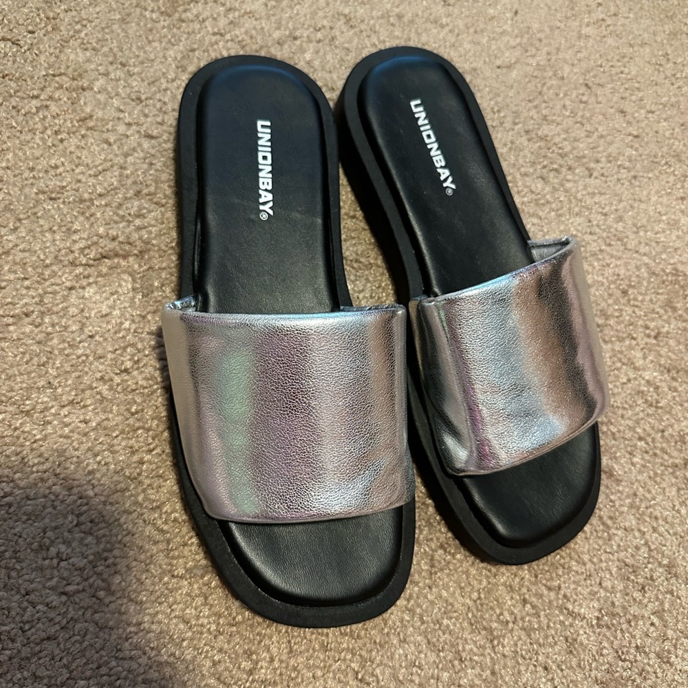 Union Bay silver sandals